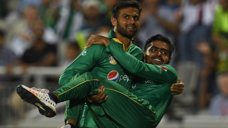 VIDEO: Shoaib Malik, Babar Azam hit 6 sixes in an over
