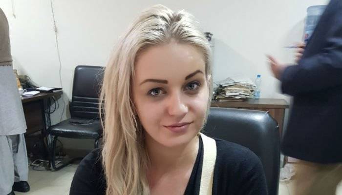 Czech woman held at Lahore airport for smuggling heroin