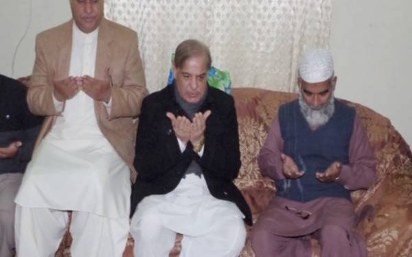 Shehbaz Sharif visits Zainab's family to pay condolence