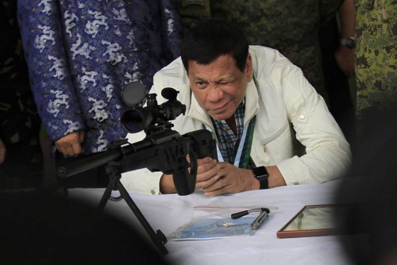 Shoot women rebels in vagina, Duterte orders Philippines troops
