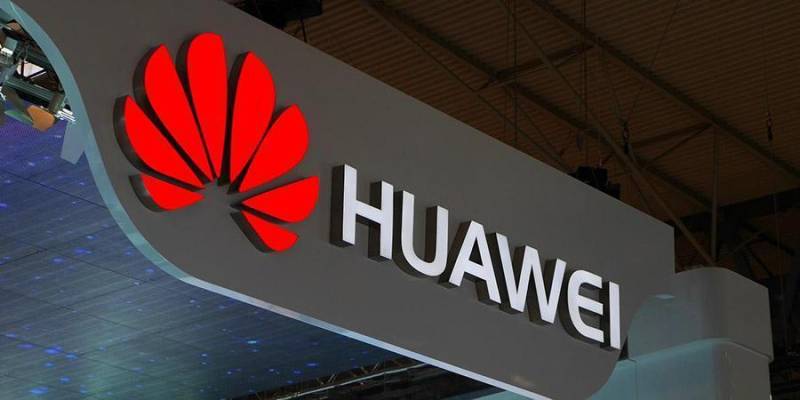 US paranoia against Chinese company Huawei increases as Intel chiefs warn citizens against buying foreign phones