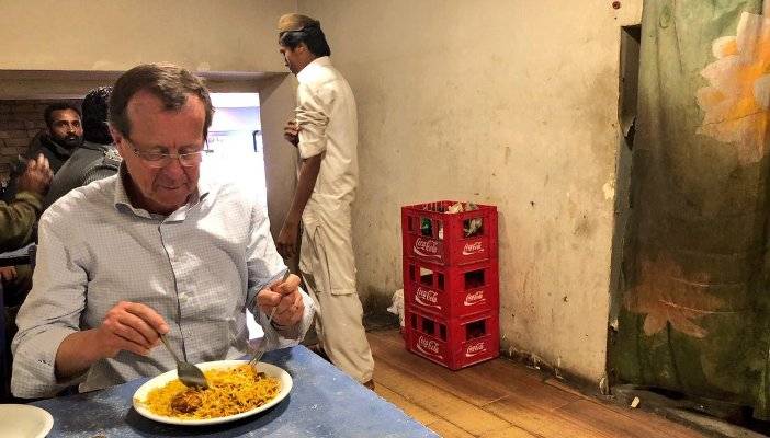 German ambassador eats at a restaurant where even Pakistanis fear eating