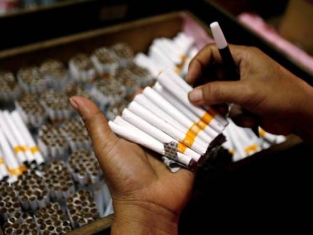 Government bans sale of loose cigarettes across Pakistan