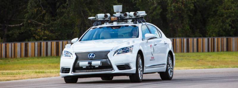 Toyota suspends self-driving car tests after fatal Uber crash
