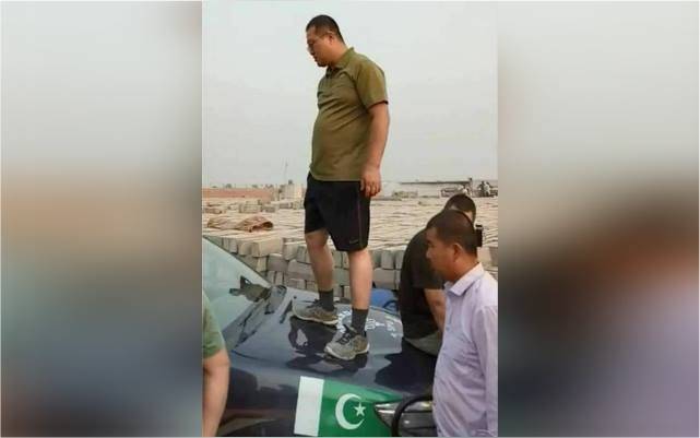 Pakistan deports Chinese engineers who thrashed policemen in Khanewal