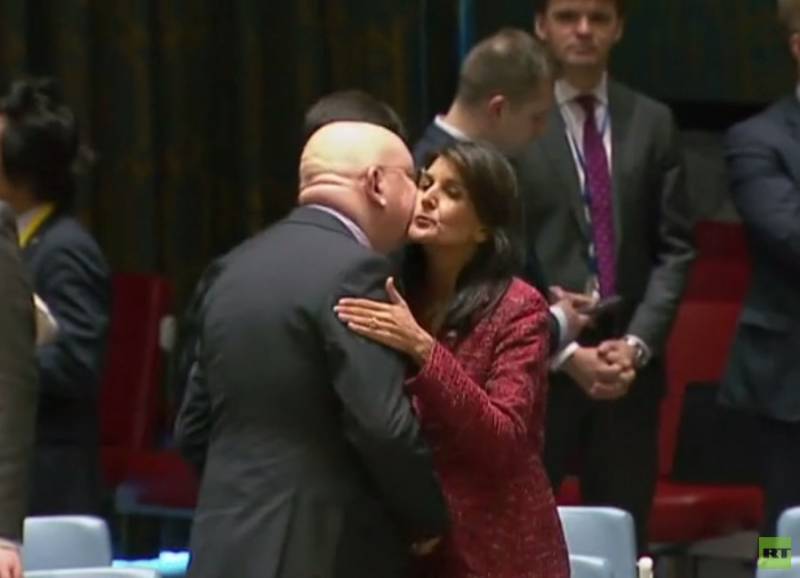 Friends or foes? US, Russian envoys kiss & shake hands before heated UNSC meeting (VIDEO)