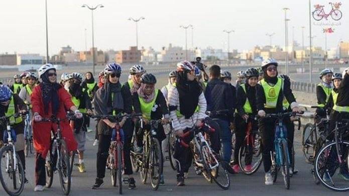 Saudi Arabia hosts first ever women's cycle race (VIDEO)