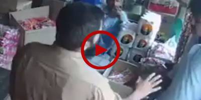 Lahore: CCTV footage of robbery in grocery store (VIDEO)