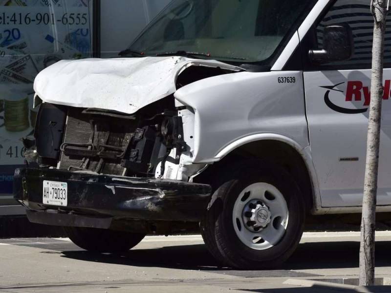 Nine dead, 16 injured as van hits pedestrians in Toronto (PHOTOS + VIDEOS)