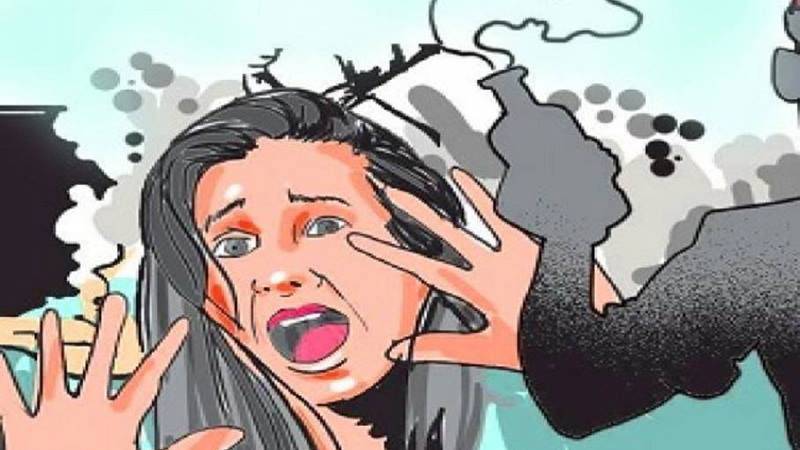 Schoolgirl comes under acid attack in Lahore
