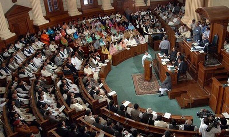 PTI, PML-N lawmakers come to blows in Punjab Assembly