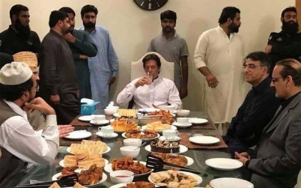 Imran Khan drinking juice before Iftar...???