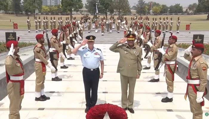Australian air chief acknowledges Pak Army's sacrifices in war against terror