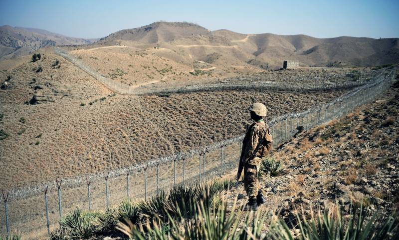 Three soldiers martyred as militants attack Army posts along Pak-Afghan border