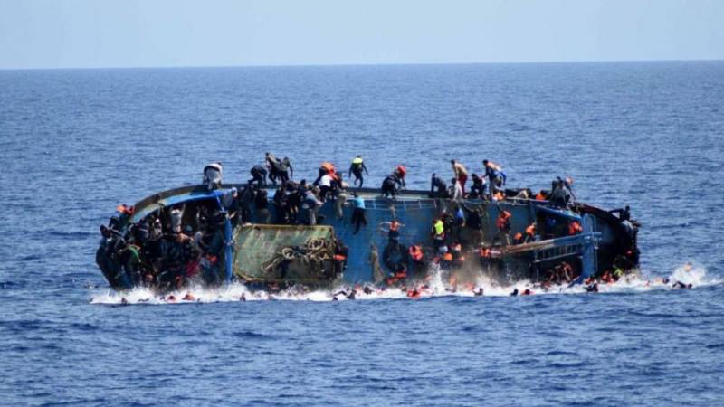 100 feared dead after migrant boat capsizes off Libya coast