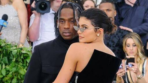Kylie Jenner flies for three hours on her private jet to make up Travis Scott after a fight