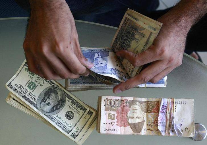US dollar sheds another Rs4 to reach Rs121 in open market