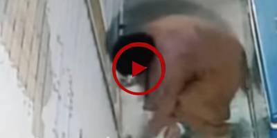 CCTV footage of robbery in Rahim Yar Khan (VIDEO)