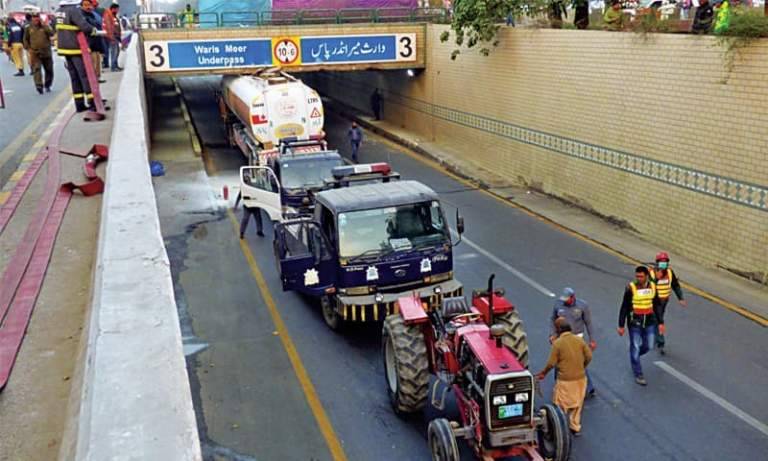 Traffic comes to halt after oil tankers gets stuck in Waris Mir underpass