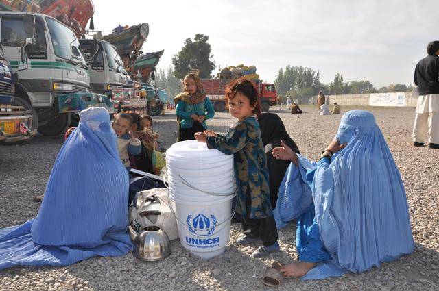UNHCR suspends voluntary repatriation of Afghan refugees from KP on Eid-ul-Azha