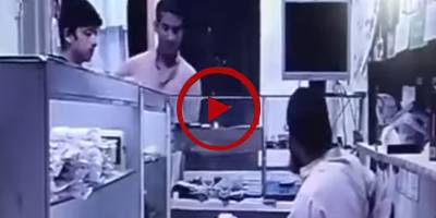 CCTV footage of armed robbery at mobile shop in Islamabad (VIDEO)