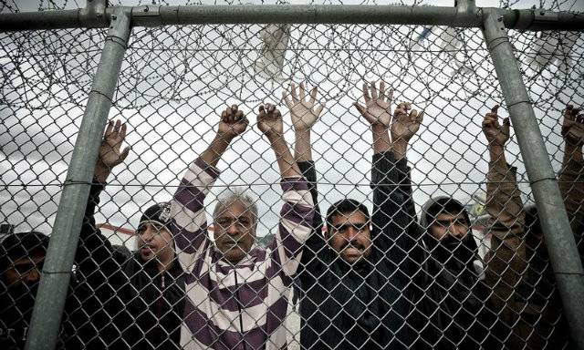 Iran deports 158 illegal Pakistani immigrants