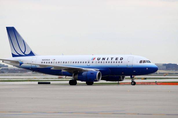 United Airlines passengers stunned as pilot leaves cockpit mid-air