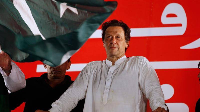 Need change in mindset for better Pakistan, PM Imran addresses civil servants