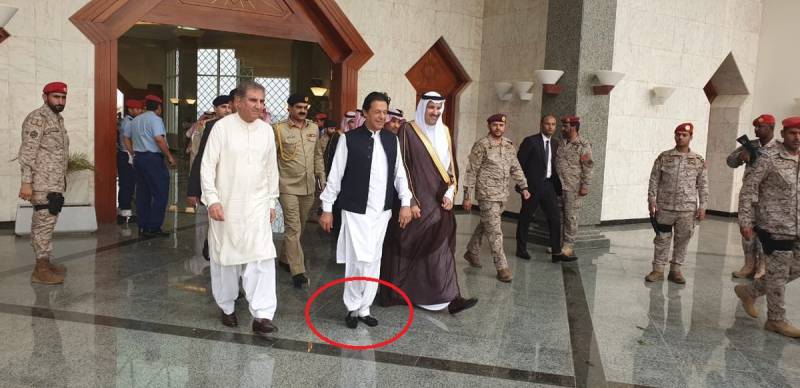 PM Imran comes out of 'VVIP plane' barefooted after reaching Madinah