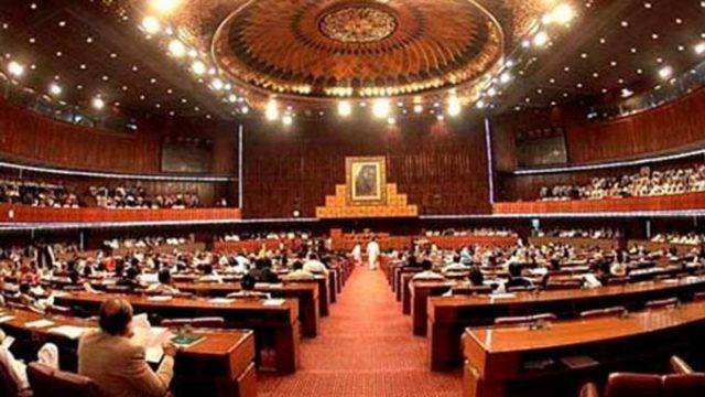 SC orders ECP to disqualify two PML-N senators over dual nationality