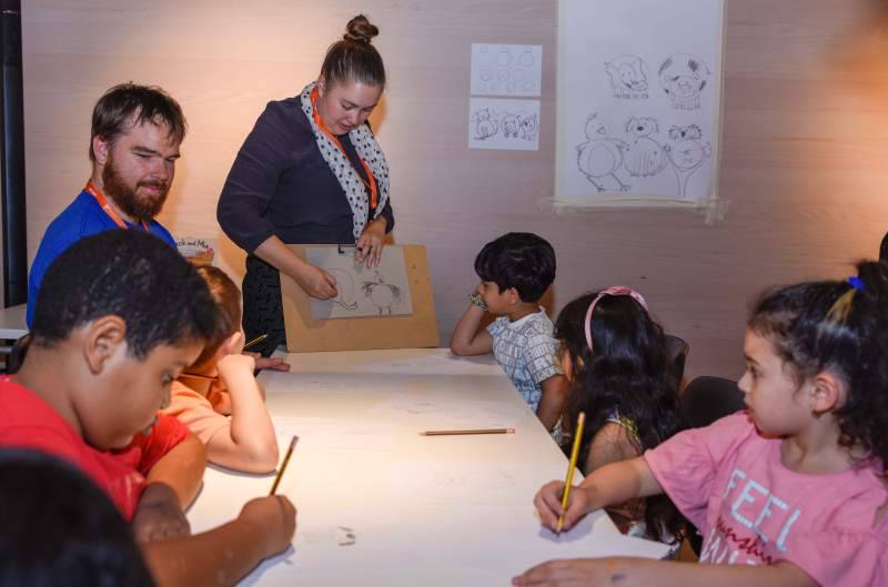 Children draw inspiration from book illustrator at SIBF 2018