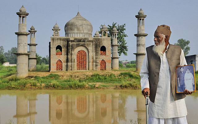 Indian man who built 'mini Taj Mahal' for wife dies in road accident