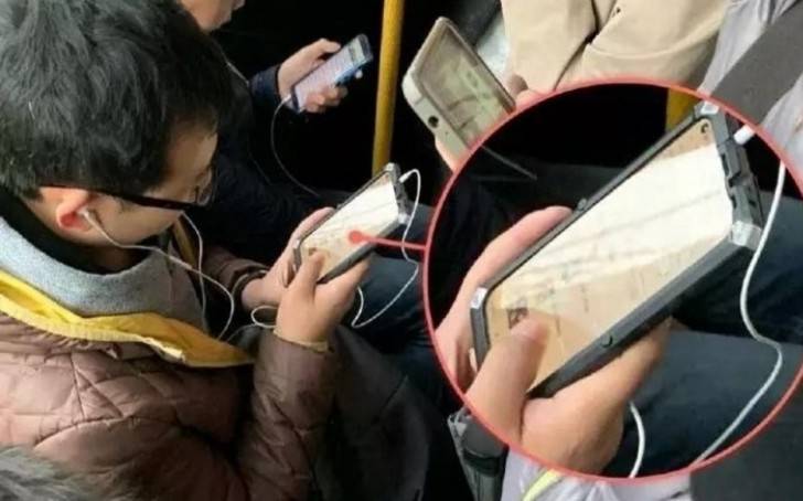 Chinese man holding a smartphone with in-screen selfie camera shocks the world