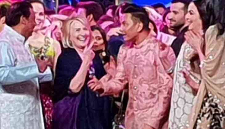 Hillary Clinton twirls to these Bollywood numbers with Shah Rukh Khan