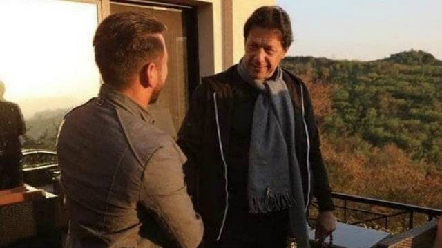 PM Imran Khan meets Pakistani cricketer who equalled his bowling record in UAE