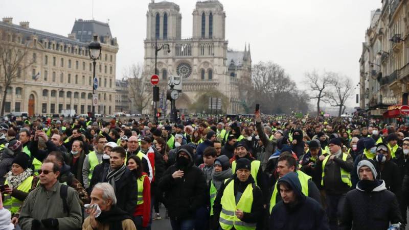 France vows tough response as new 'yellow vest' demos loom