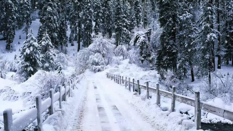 Heavy snowfall in northern regions of Pakistan