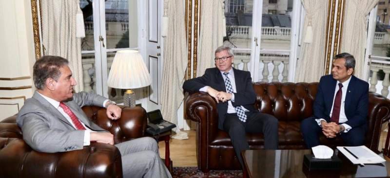 Former Norwegian PM calls on FM Qureshi in London