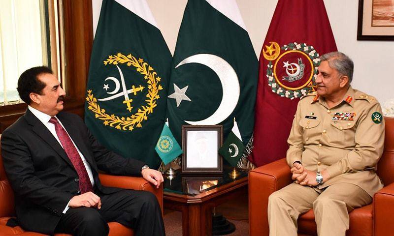 Saudi-led coalition commander calls on Pakistani army chief amid high-profile entourage