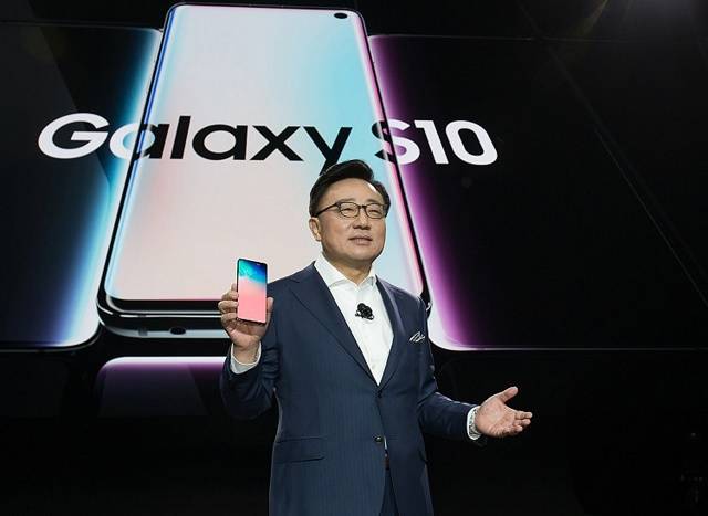 Samsung raises the bar with Galaxy S10: More Screen, Cameras and Choices