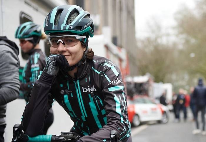 Female cyclist told to wait for ten minutes because she was too fast for men