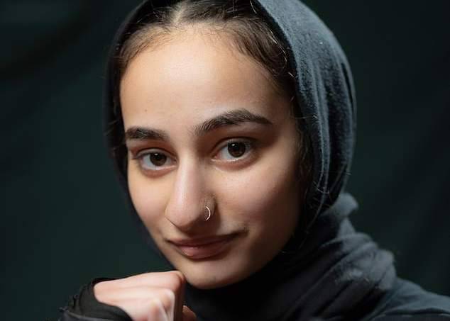 Muslim teen knocks out boxing stereotypes by wearing hijab