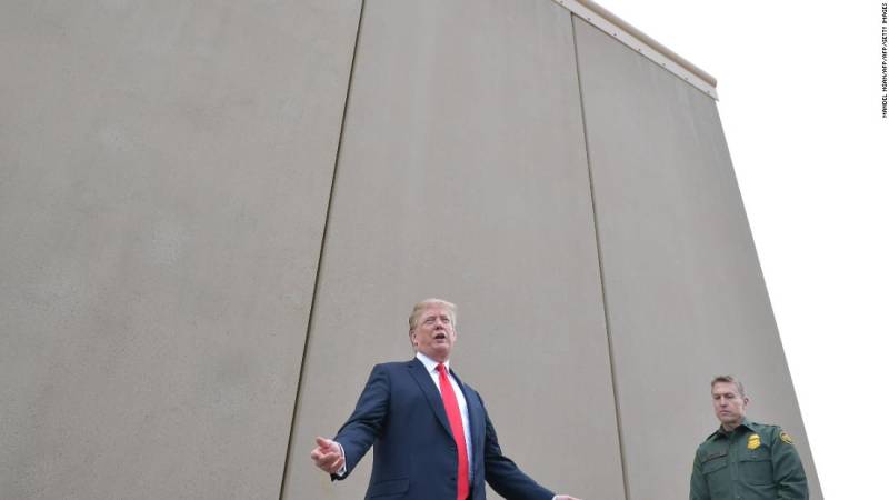 Pentagon approves $1b for Trump's US-Mexico border wall