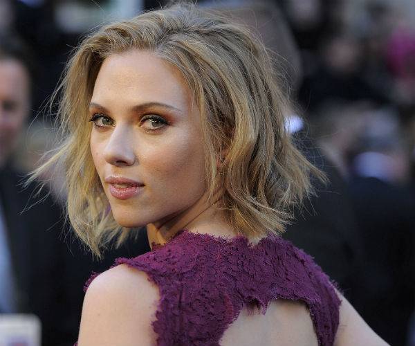 Classify paparazzi as 'criminal stalkers by law': Scarlett Johansson