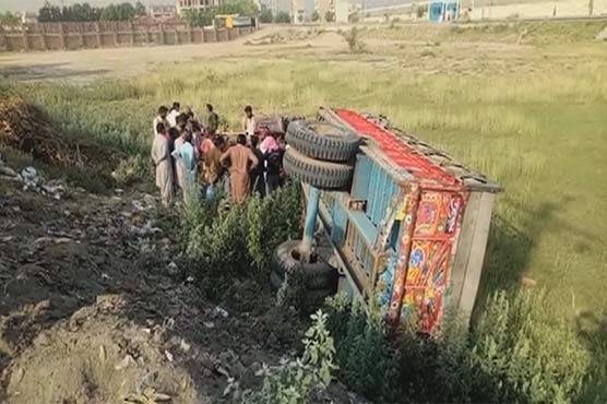 Two killed as tractor trolley overturned in Lahore