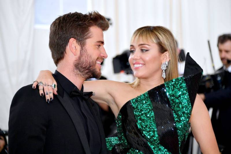 Miley Cyrus denies cheating on Liam Hemsworth in Twitter rant