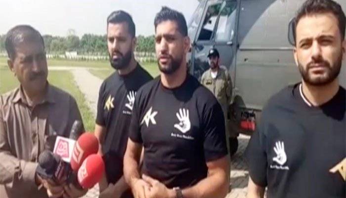 From LoC, Amir Khan draws world’s attention to Indian atrocities in Occupied Kashmir