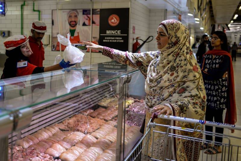 Meet Zahra Bibi, Lahori female butcher working at hypermarket