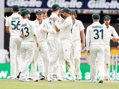 Australia wins 1st Test by an innings and five runs