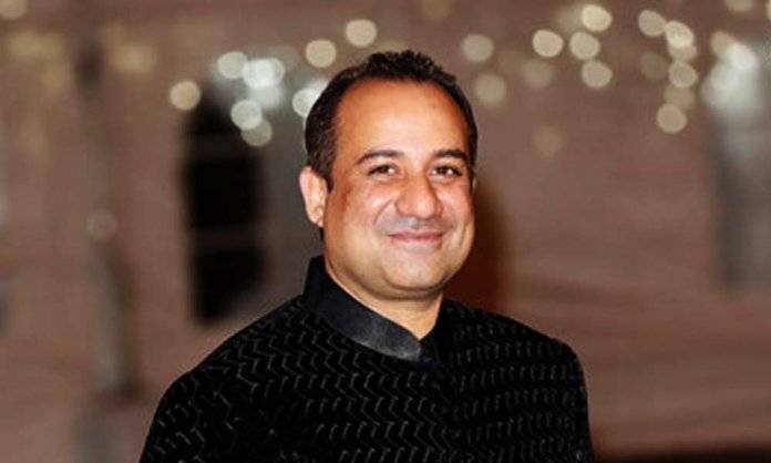 Rahat Fateh Ali Khan wins audience's heart at Packages Shopping Mall